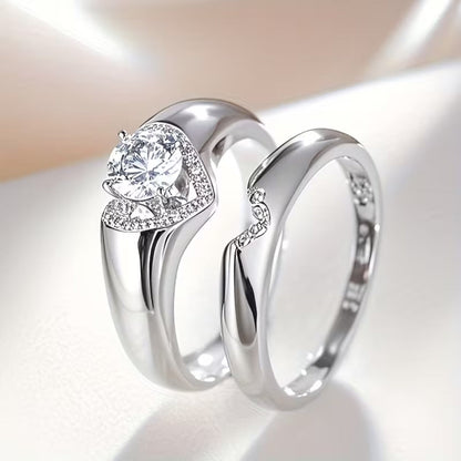 Heart Halo Duo Ring-Juwelensatz von Rose & Oliver mit zwei Herzringen mit Halo-Details.