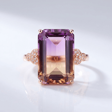 Anel Rose Gold Ametrine Rose & Oliver com pedra ametista amarela e detalhes delicados em ouro rosé.
