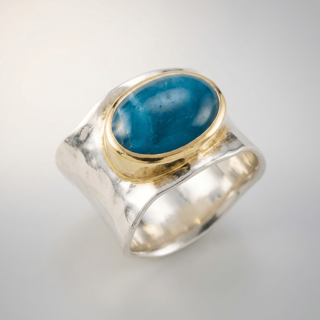 Anel moderno Rose & Oliver de prata, ouro e turquesa com design elegante e detalhes sofisticados.
