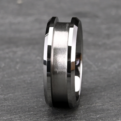 Ring Stahl Titan von Rose & Oliver aus Stahl, mit robuster Verarbeitung und modernem Design, ideal für täglichen Gebrauch und besondere Anlässe.