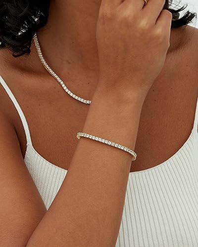 Pulseira de tênis dourada Rose & Oliver com detalhes brilhantes e acabamento em ouro, ideal para acessórios elegantes.