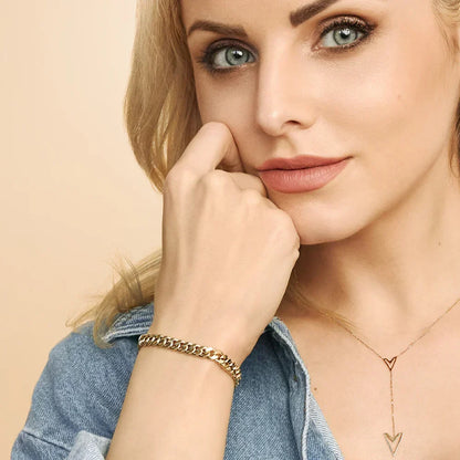 Pulsera Estate Cuban Rose & Oliver en oro, detalles en relieve, estilo elegante y moderno, hecha para ocasiones especiales.
