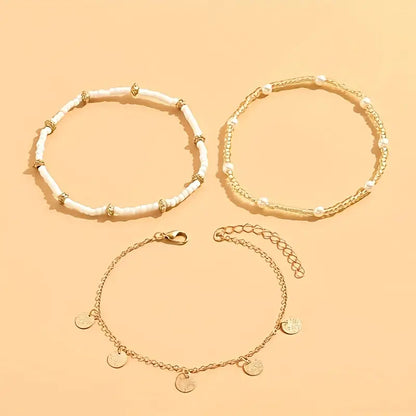 Conjunto de 3 tornozeleiras douradas da Rose & Oliver, com detalhes em camadas, perfeito para um visual sofisticado e delicado.
