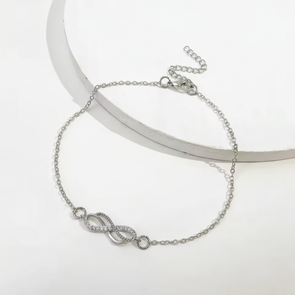 Tobillera delicada de plata Rose & Oliver con colgante infinito, ajustable y elegante, ideal para usar en el tobillo.